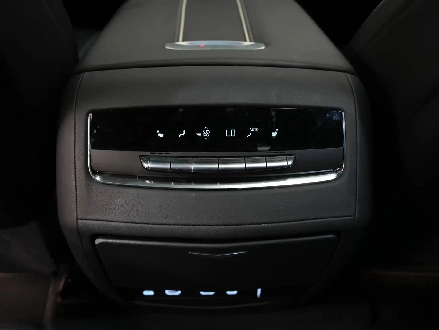 Cadillac Escalade ESV * AвтоКредит * (ЦЕНА ДО БГ), снимка 17 - Автомобили и джипове - 54973505