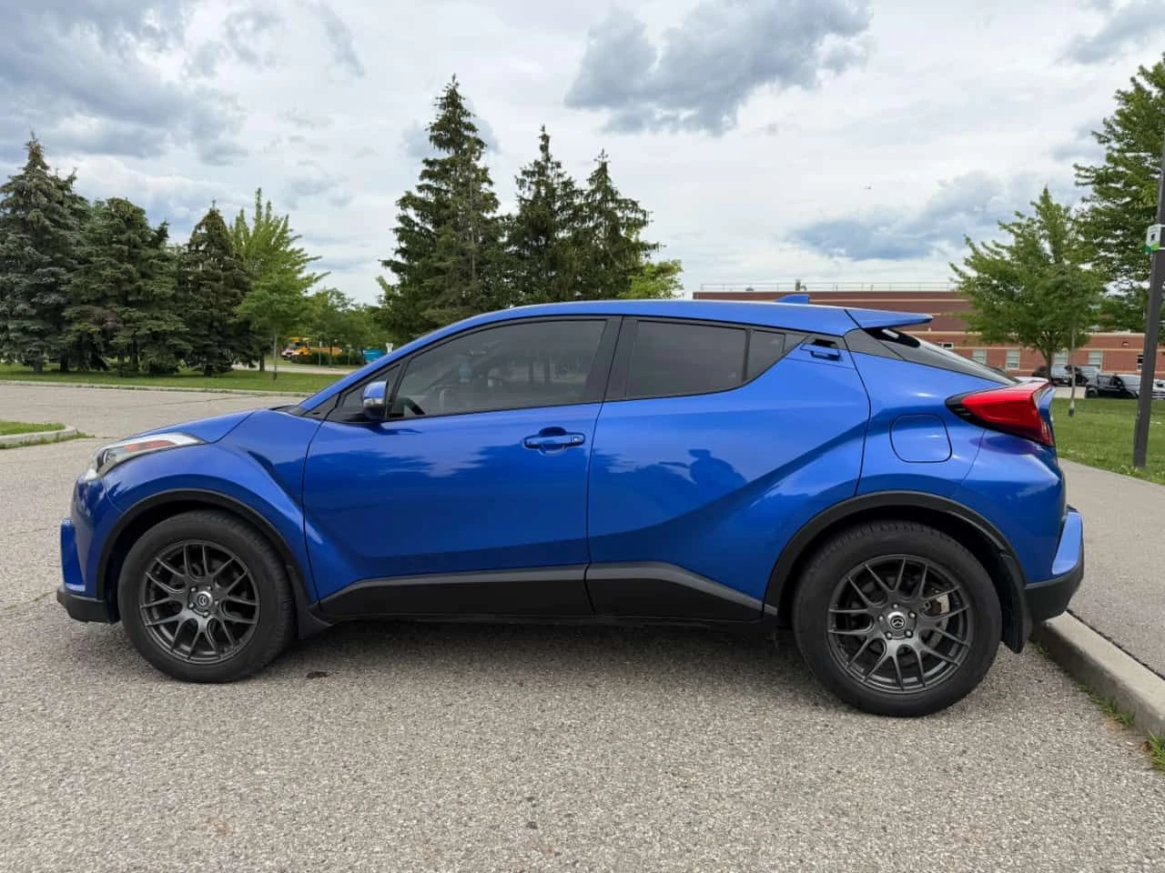 Toyota C-HR * FWD * CARFAX * ПОДГРЕВИ * ПАНО * АВТОКРЕДИТ, снимка 2 - Автомобили и джипове - 55045037