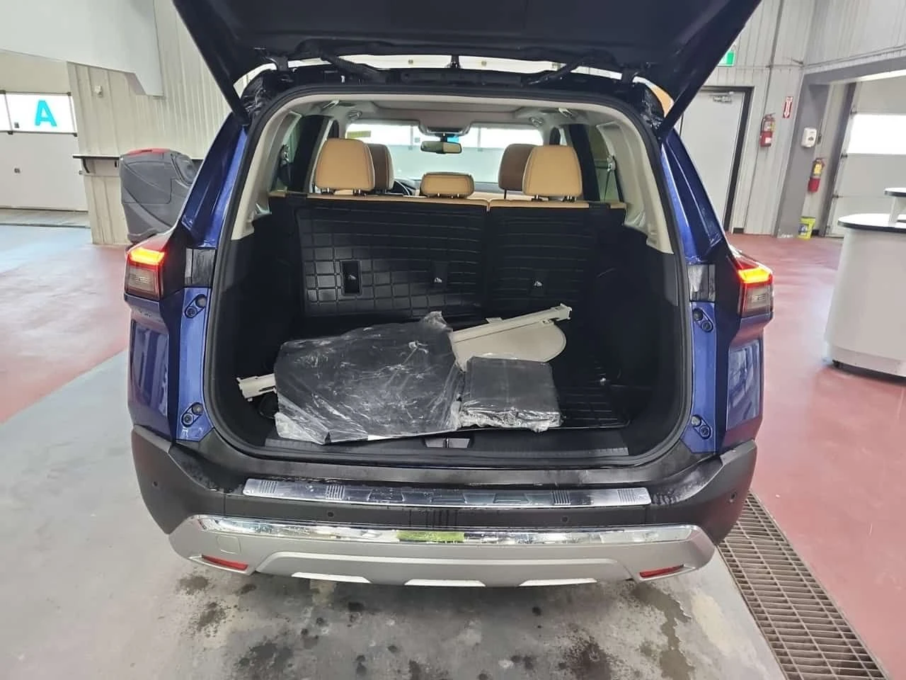 Nissan Rogue  PLATINUM | HUD | 360 | ЦЕНА ДО БЪЛГАРИЯ , снимка 14 - Автомобили и джипове - 55180337