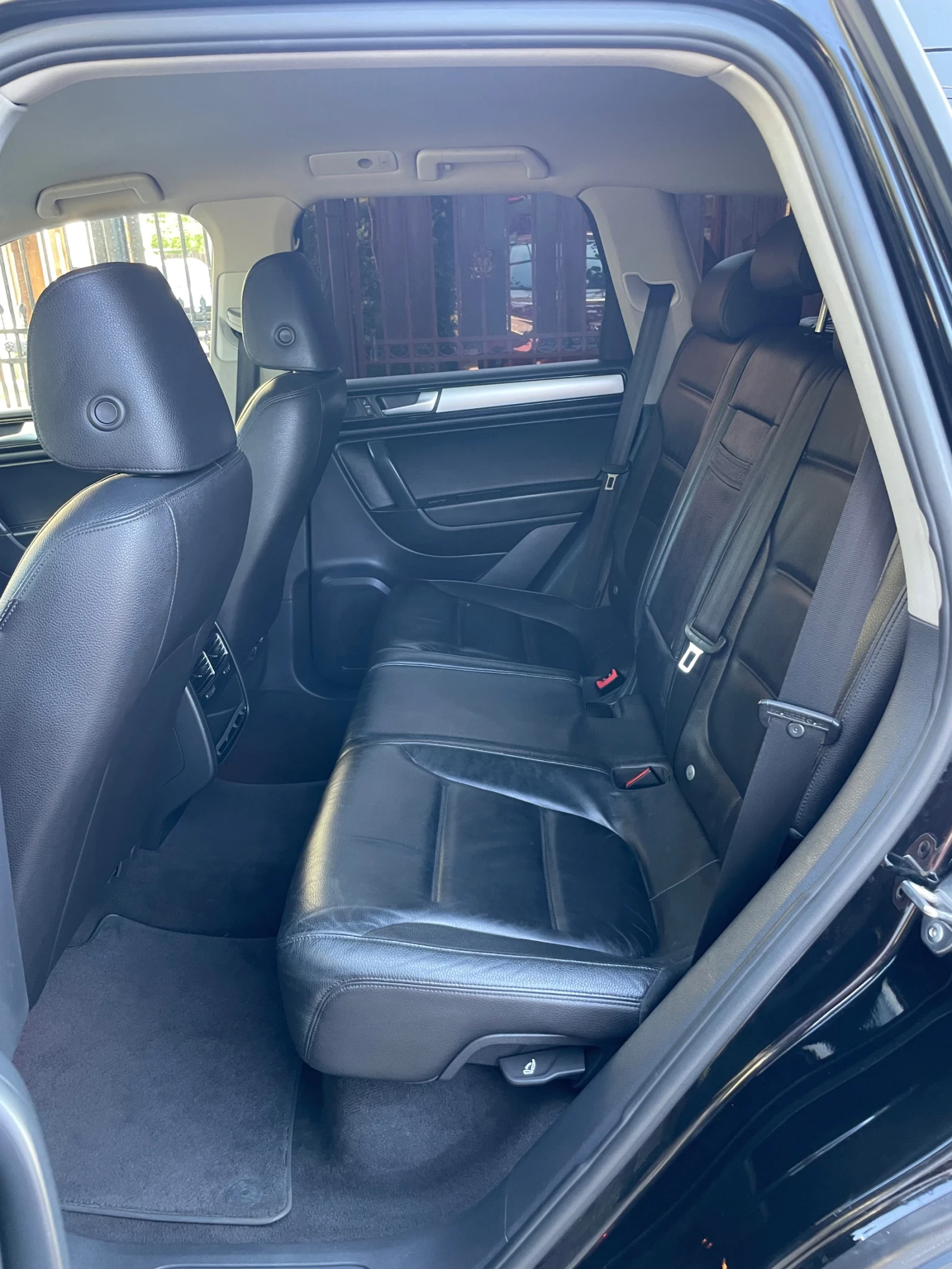 VW Touareg 3.0TDI, снимка 11 - Автомобили и джипове - 55389771