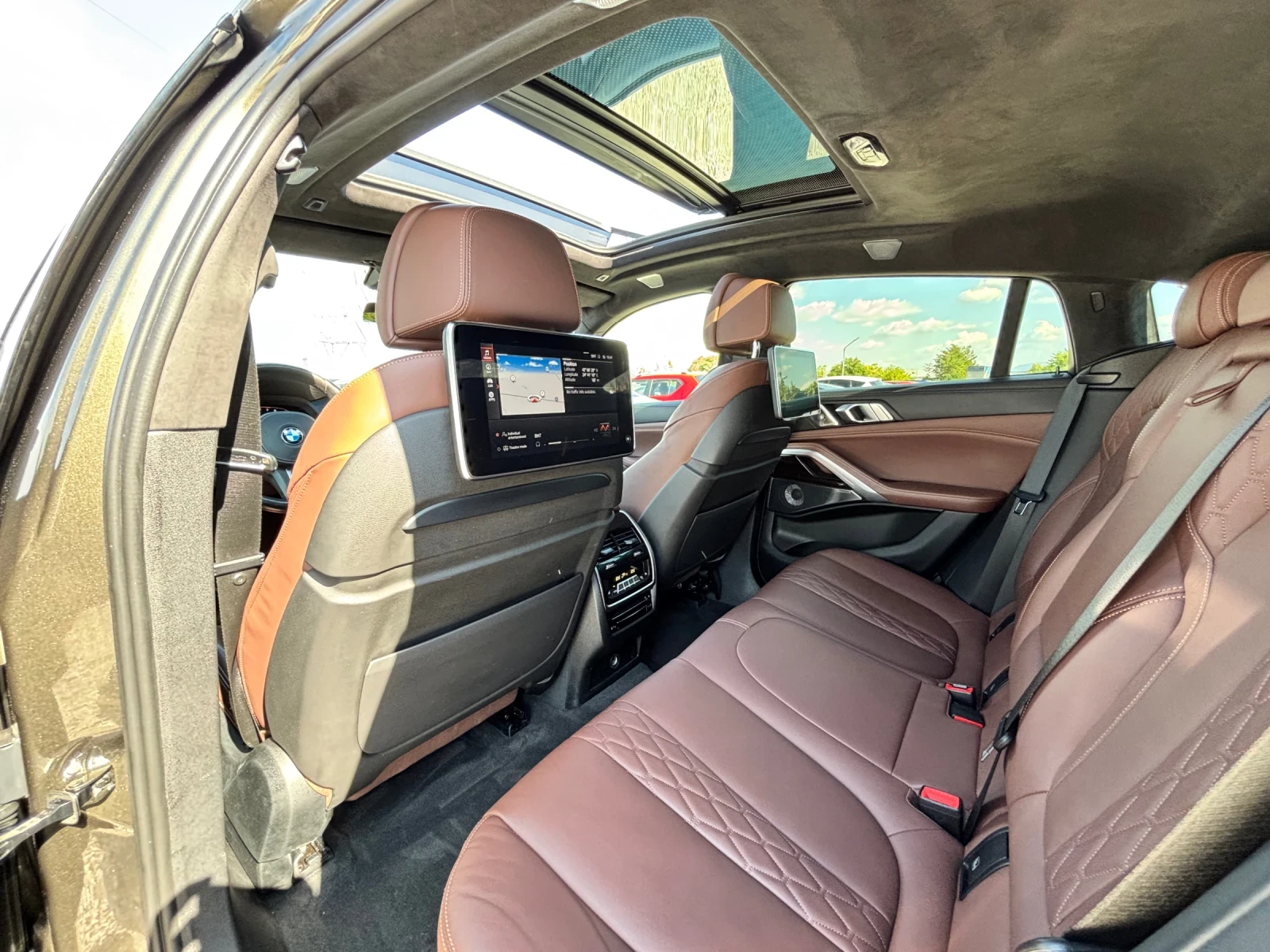 BMW X6 M50D/TV/HED-UP/LED/PANO/NAVI/ОБДУХ/FULL MAX, снимка 12 - Автомобили и джипове - 56105293
