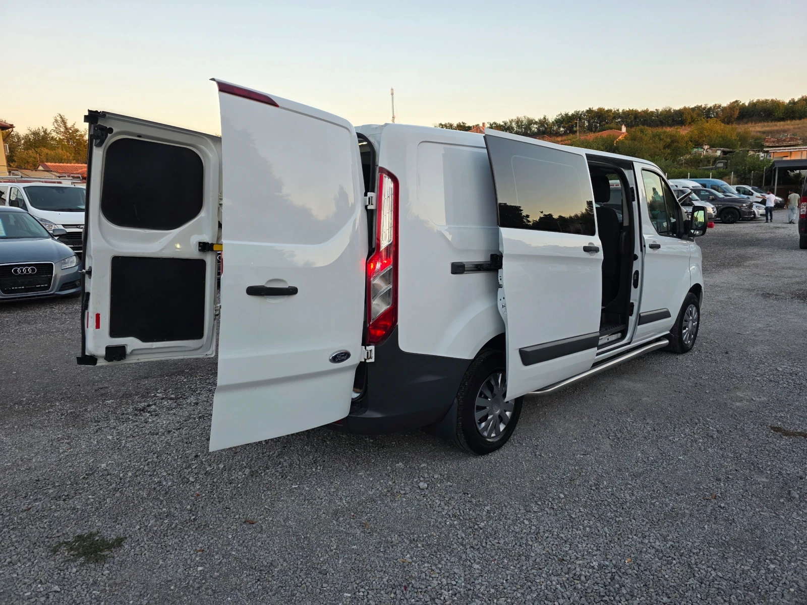 Ford Transit Custom 2.2tdci 5+ 1 дълга база, снимка 9 - Бусове и автобуси - 56135587
