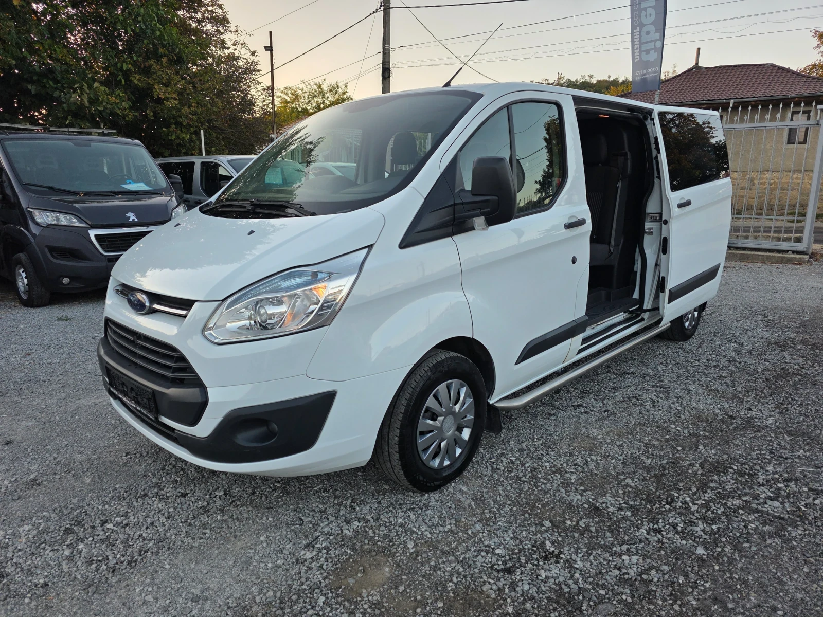 Ford Transit Custom 2.2tdci 5+ 1 дълга база, снимка 13 - Бусове и автобуси - 56135587