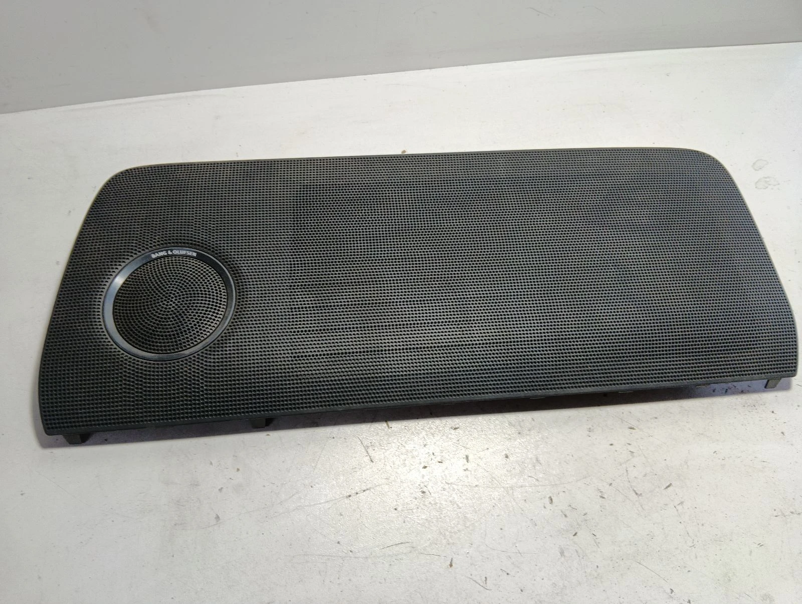 решетка тонколона задна лява Ауди А4 2,0TDI 8T0035405D BANG&OLUFSEN