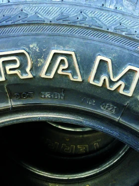 Гуми Всесезонни 235/75R15, снимка 3 - Гуми и джанти - 48923441