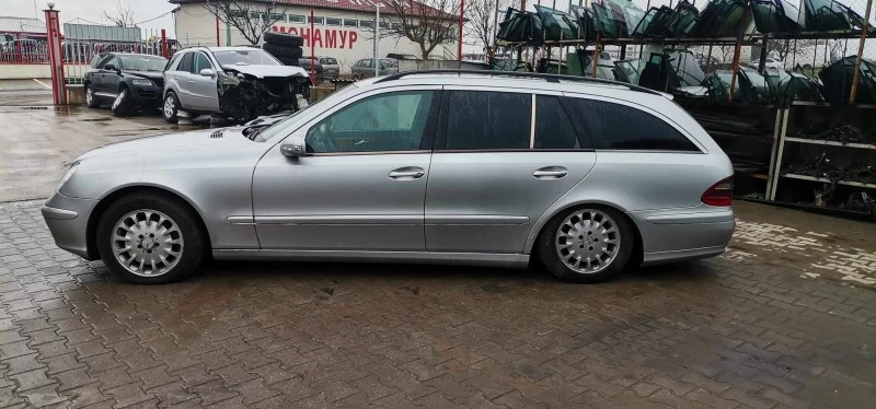 Mercedes-Benz E 220 2.2, снимка 3 - Автомобили и джипове - 44665478