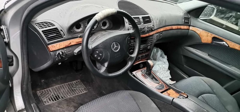 Mercedes-Benz E 220 2.2, снимка 6 - Автомобили и джипове - 44665478