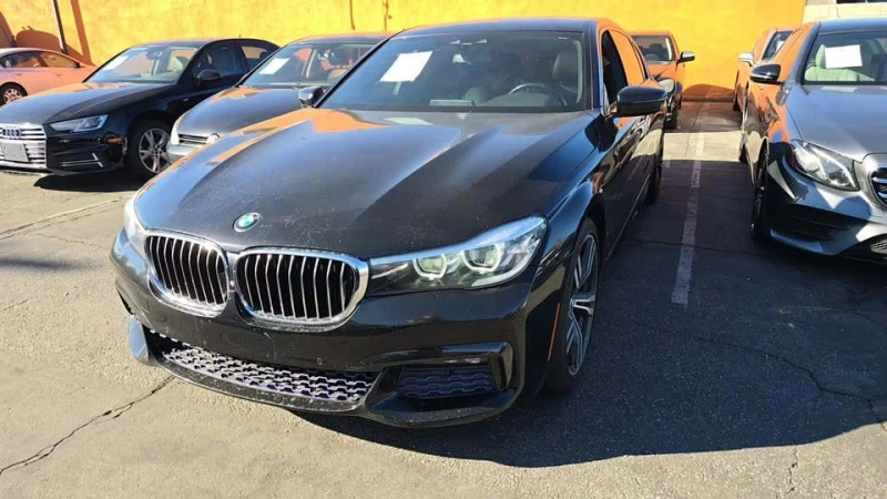 BMW 740 M* SPORT* ДИГИТАЛНО* ТАБЛО* МАСАЖ* ОБДУХВАНЕ* ДИСТ, снимка 1 - Автомобили и джипове - 48545579