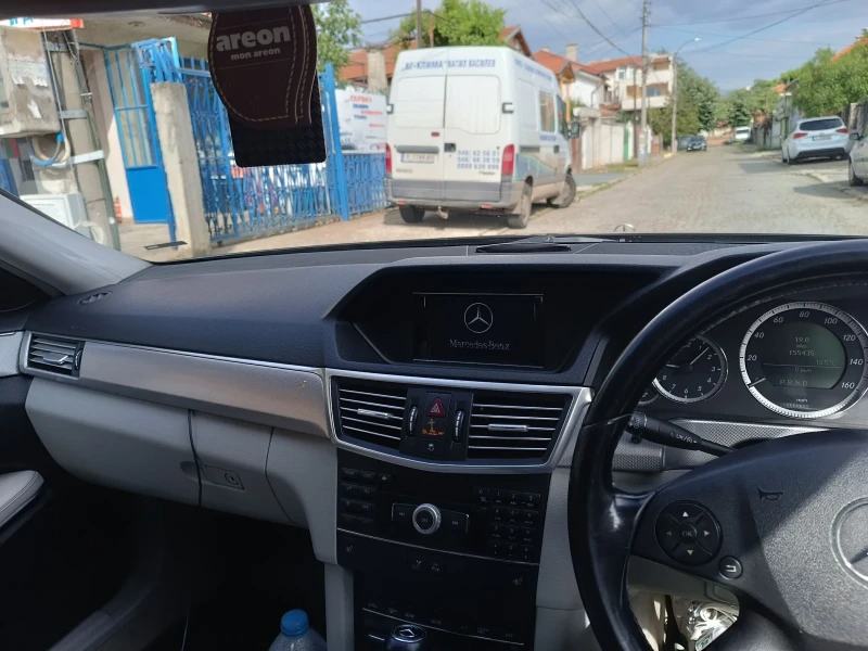 Mercedes-Benz E 220, снимка 11 - Автомобили и джипове - 48612074