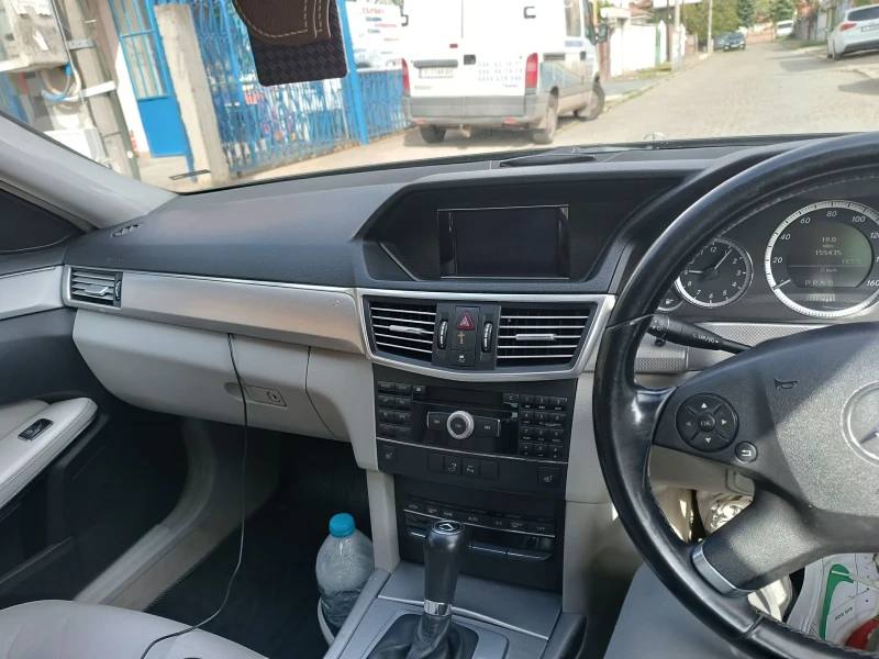 Mercedes-Benz E 220, снимка 9 - Автомобили и джипове - 48612074