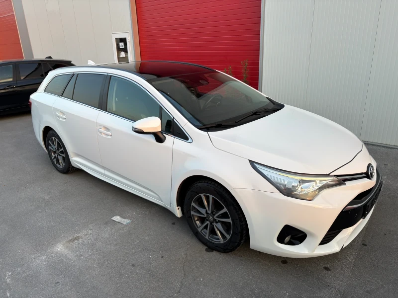 Toyota Avensis 1.6 D4D* Navi* Distronic* Keyless* Panorama* Camer, снимка 8 - Автомобили и джипове - 50949293