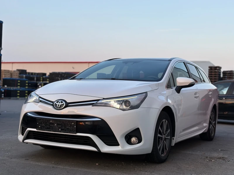 Toyota Avensis 1.6 D4D* Navi* Distronic* Keyless* Panorama* Camer, снимка 2 - Автомобили и джипове - 50949293