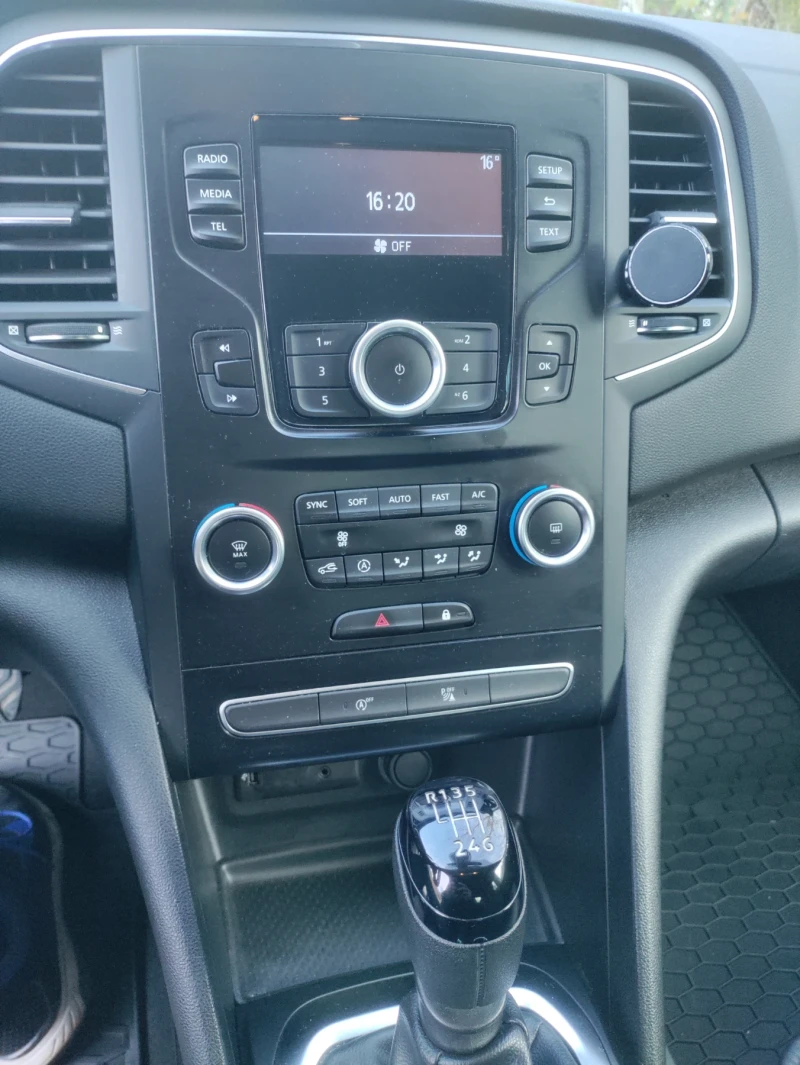 Renault Megane, снимка 11 - Автомобили и джипове - 52190084