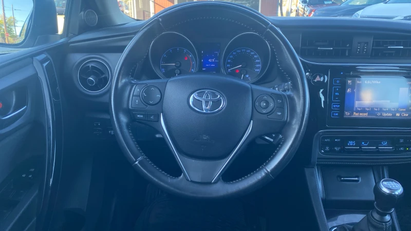 Toyota Auris 1.2T MT, снимка 11 - Автомобили и джипове - 52227158