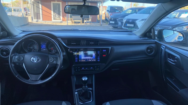 Toyota Auris 1.2T MT, снимка 10 - Автомобили и джипове - 52227158