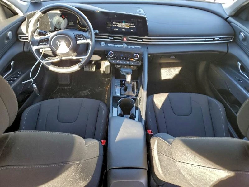 Hyundai Elantra 2.0L 4 Front-wheel Drive, снимка 13 - Автомобили и джипове - 52907545