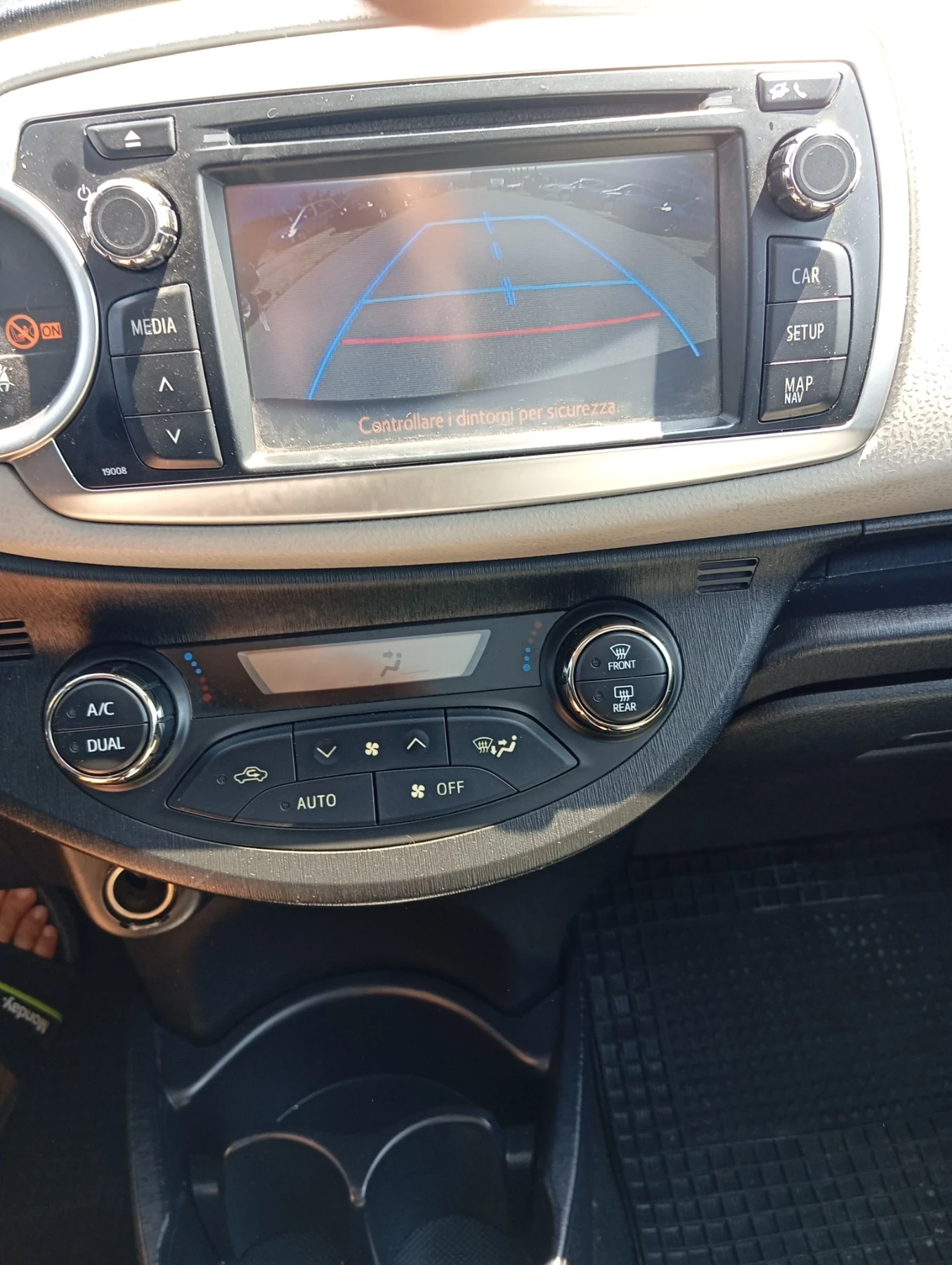 Toyota Yaris 1.4 дизел  - изображение 6