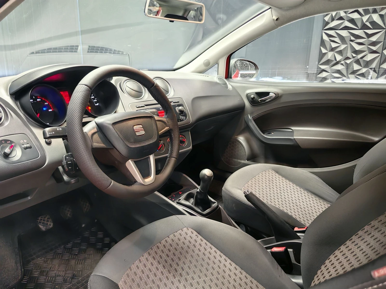 Seat Ibiza 1.2i* КЛИМАТИК* РЕГИСТРИРАНА* АUX* ПЕРФЕКТНА - изображение 10