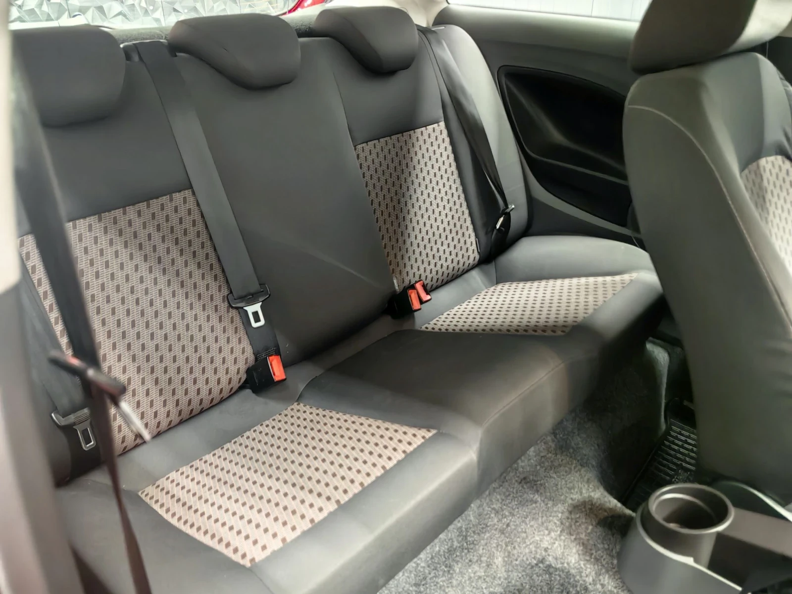 Seat Ibiza 1.2i* КЛИМАТИК* РЕГИСТРИРАНА* АUX* ПЕРФЕКТНА - изображение 7