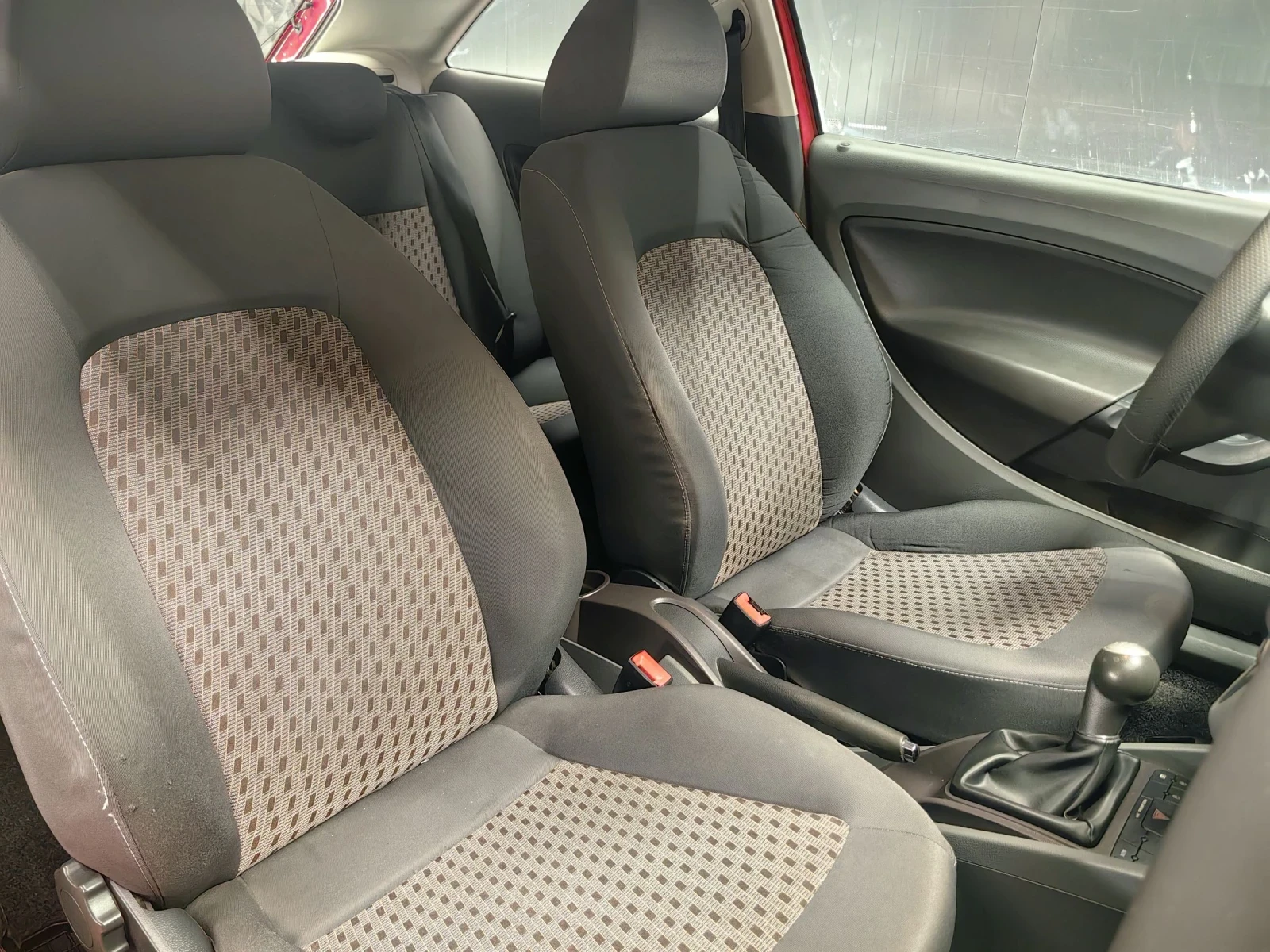 Seat Ibiza 1.2i* КЛИМАТИК* РЕГИСТРИРАНА* АUX* ПЕРФЕКТНА - изображение 6