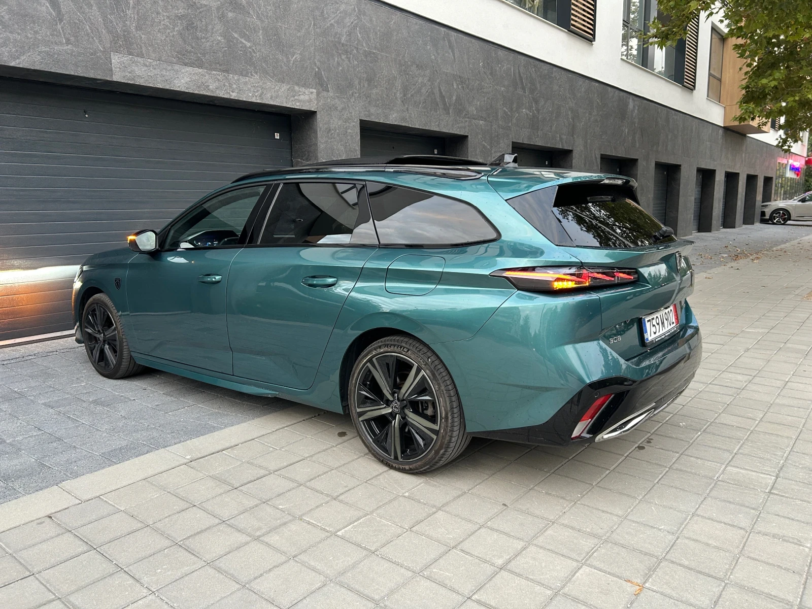 Peugeot 308 1.6 Plug In Hybrid GT Line - изображение 2