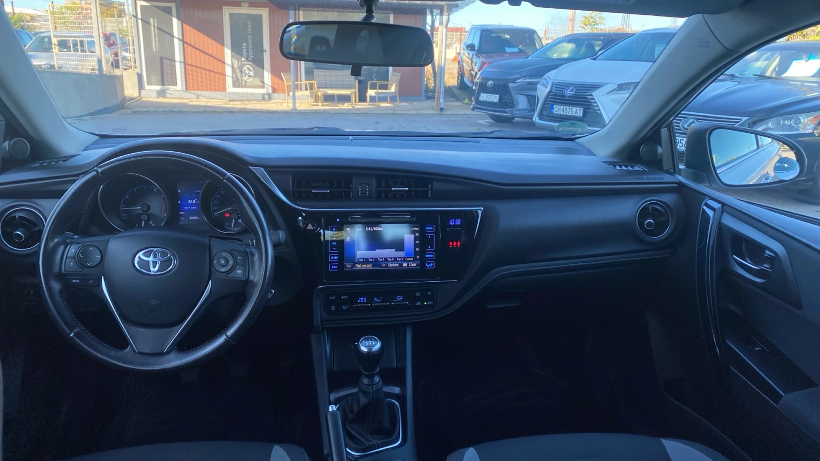 Toyota Auris 1.2T MT - изображение 10