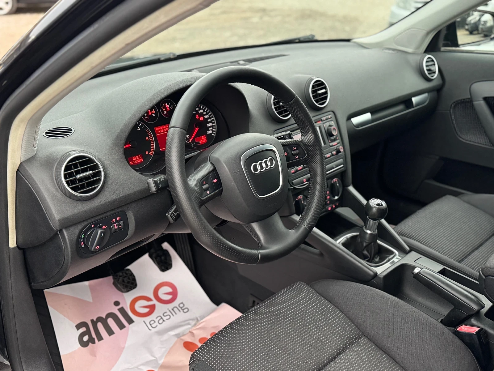 Audi A3 2.0TDI 140кс 6с 8-клапана НАВИ ПОДГРЕВ МУЛТИ-ВОЛАН - изображение 10