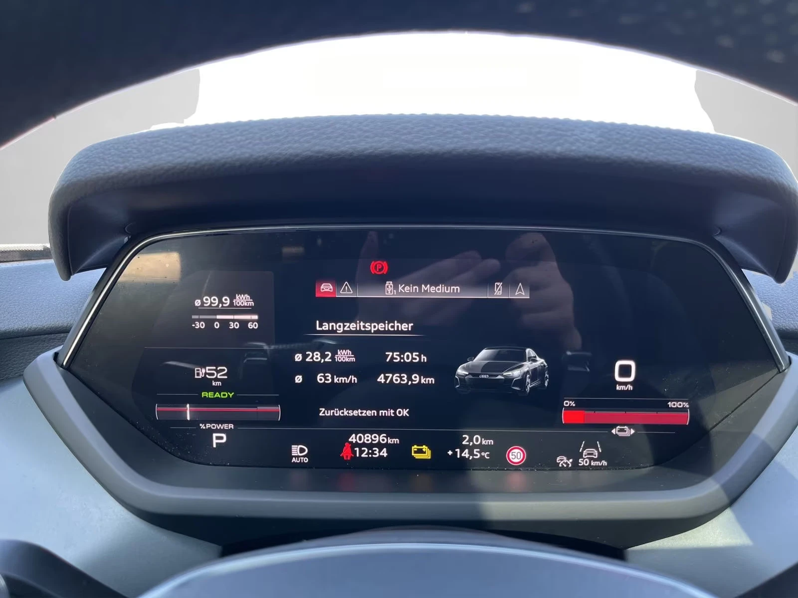 Audi E-Tron GT QUATTRO/476HP/MATRIX/PANO/360/ACC/MEMO/234z, снимка 13 - Автомобили и джипове - 54041962