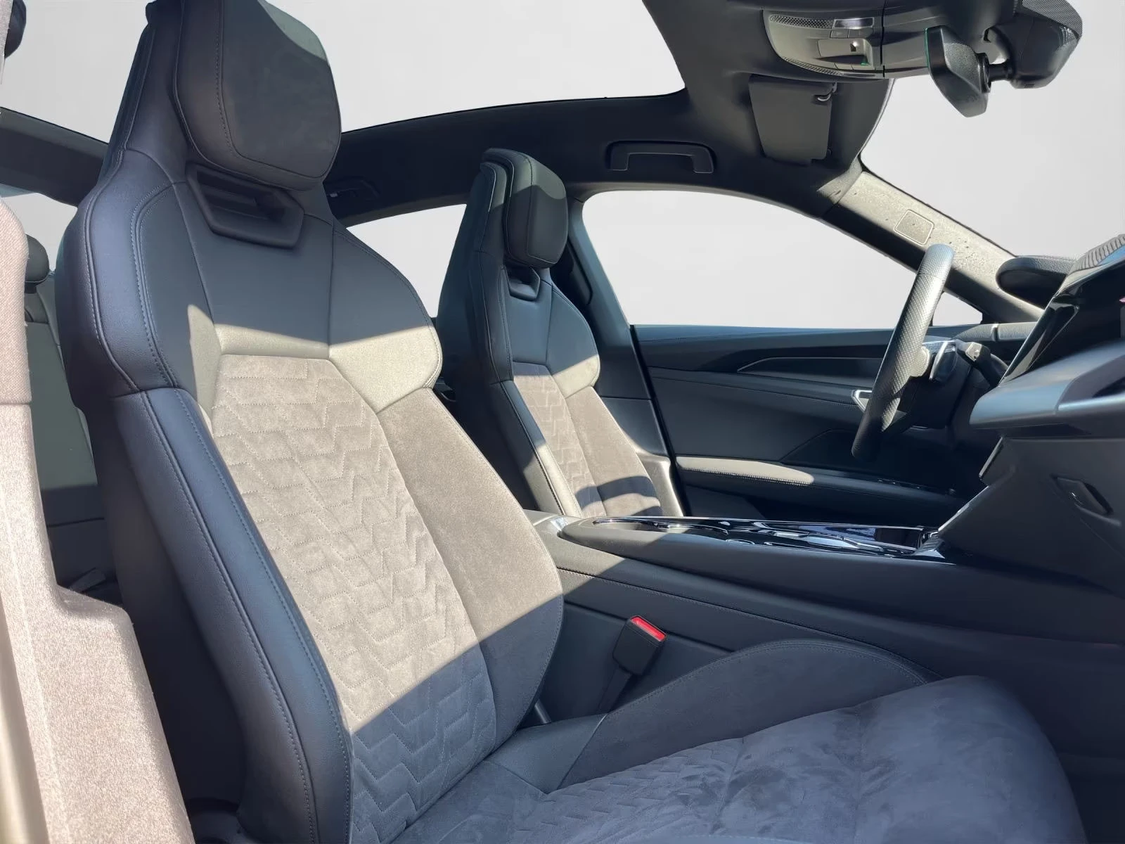 Audi E-Tron GT QUATTRO/476HP/MATRIX/PANO/360/ACC/MEMO/234z, снимка 10 - Автомобили и джипове - 54041962