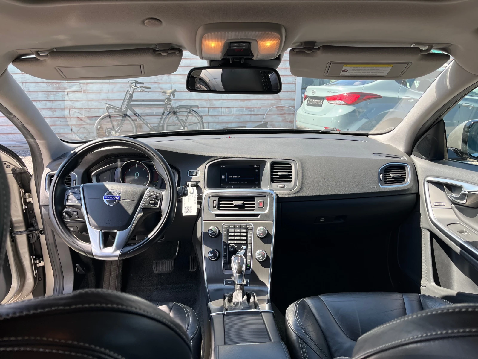 Volvo V60 D6 Plug-in Hybrid 4x4 Navi, снимка 13 - Автомобили и джипове - 54099525