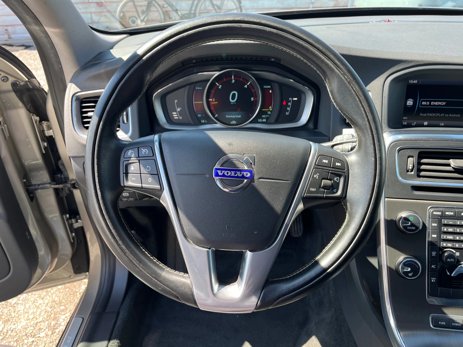 Volvo V60 D6 Plug-in Hybrid 4x4 Navi, снимка 10 - Автомобили и джипове - 54099525