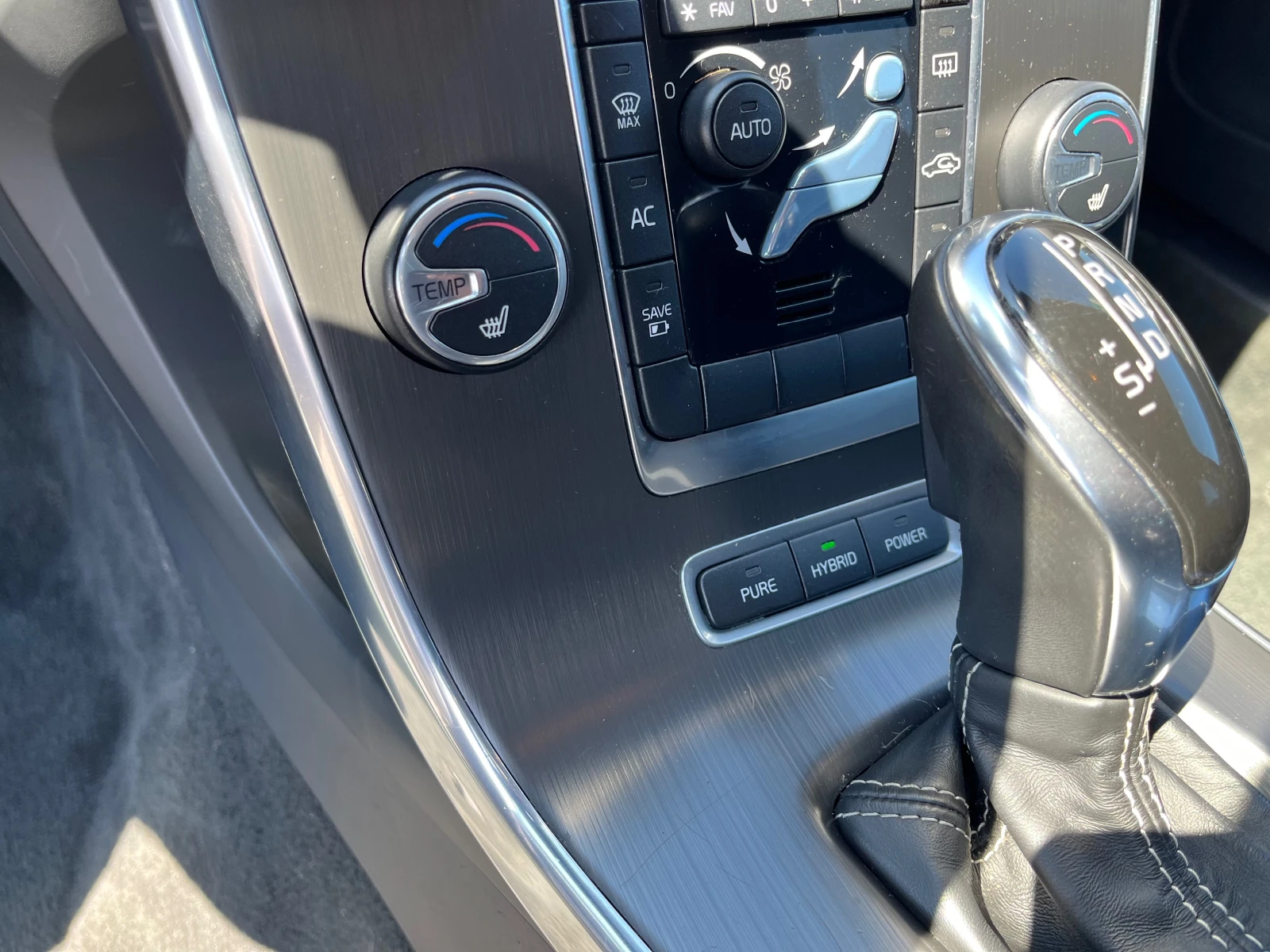 Volvo V60 D6 Plug-in Hybrid 4x4 Navi, снимка 12 - Автомобили и джипове - 54099525