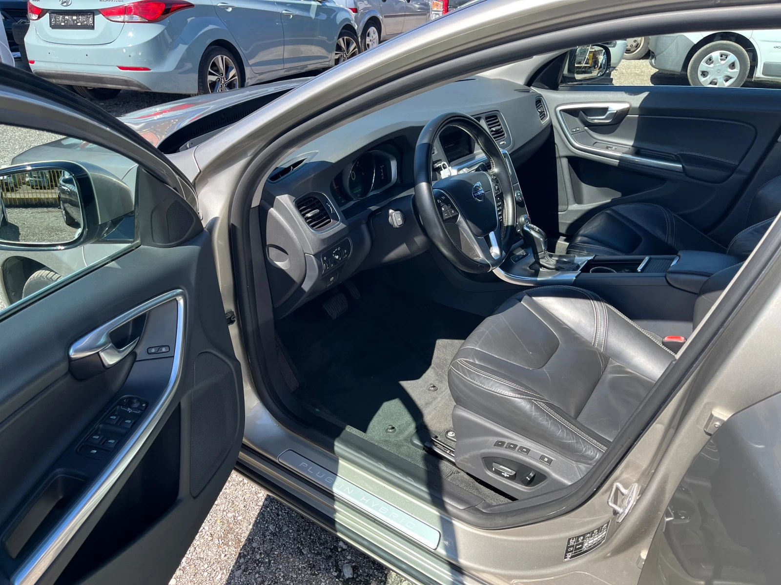 Volvo V60 D6 Plug-in Hybrid 4x4 Navi, снимка 7 - Автомобили и джипове - 54099525