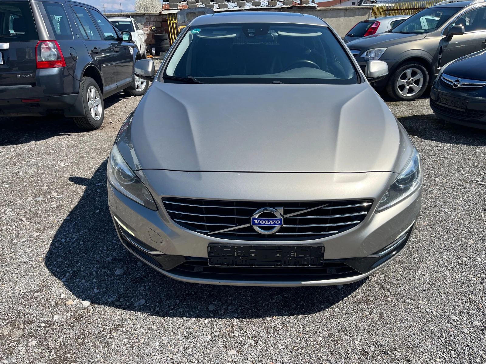 Volvo V60 D6 Plug-in Hybrid 4x4 Navi, снимка 2 - Автомобили и джипове - 54099525