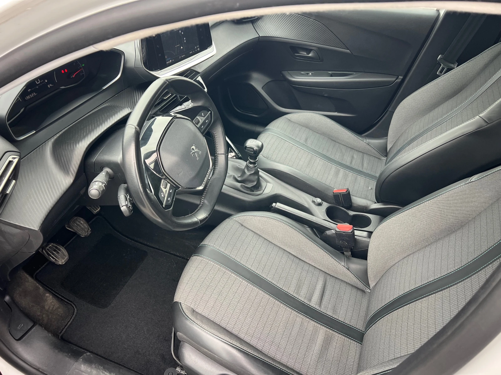 Peugeot 208 1.5HDI, снимка 8 - Автомобили и джипове - 54157235