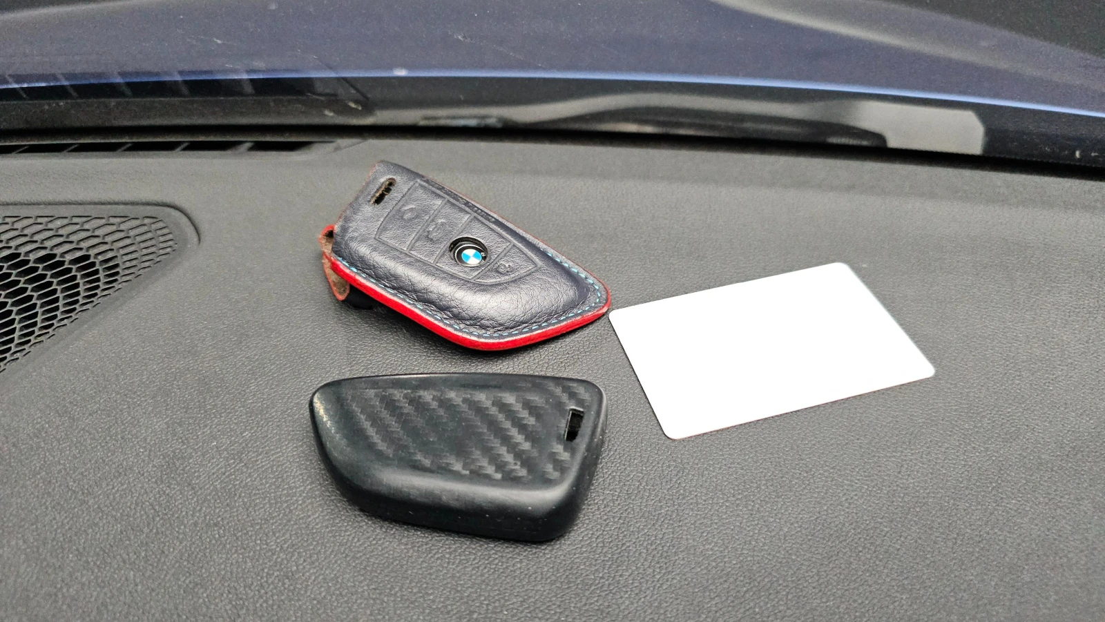 BMW 320 i M-Sport* DISTRONIC* HARMAN KARDON* HEAD-UP* 360*, снимка 17 - Автомобили и джипове - 54585695