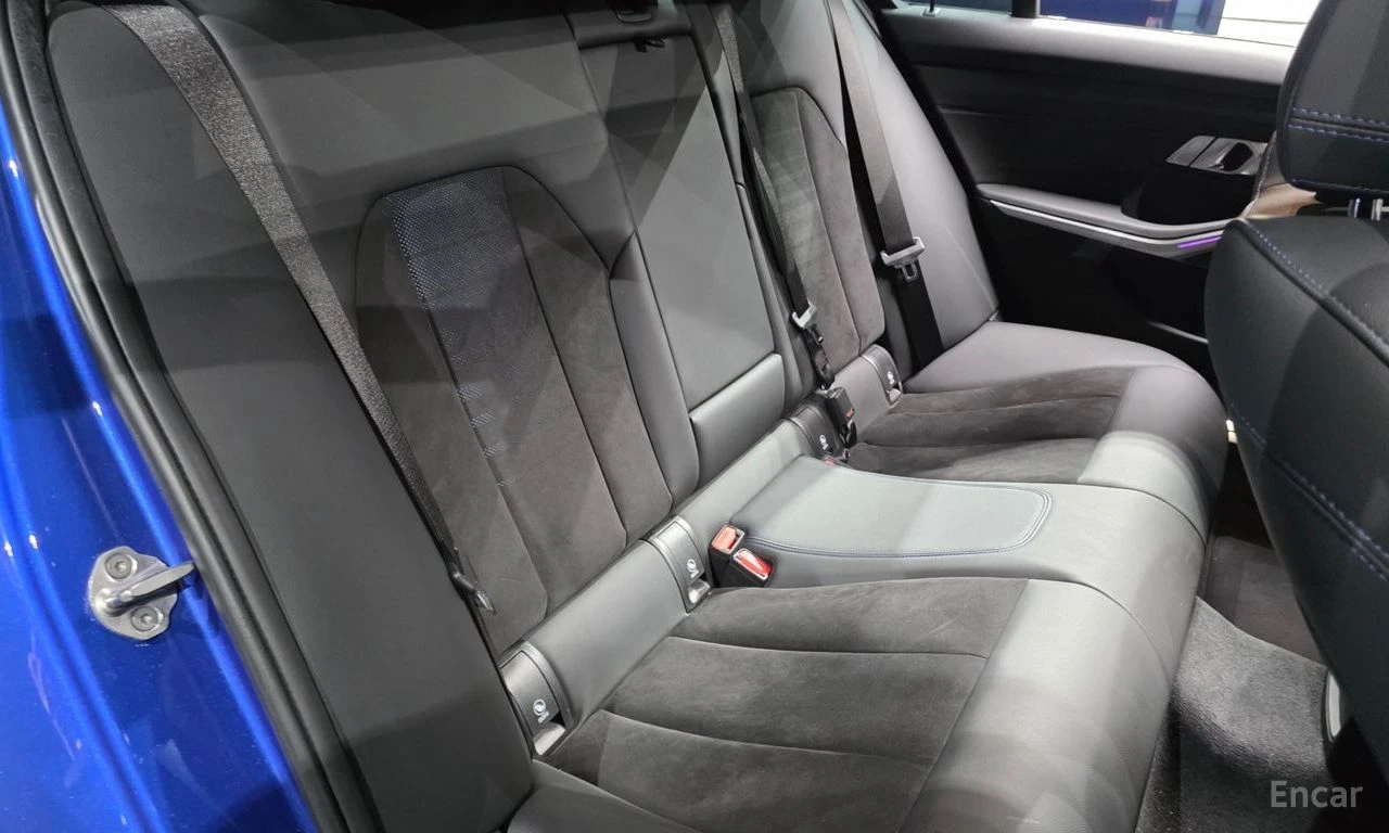 BMW 320 i M-Sport* DISTRONIC* HARMAN KARDON* HEAD-UP* 360*, снимка 16 - Автомобили и джипове - 54585695