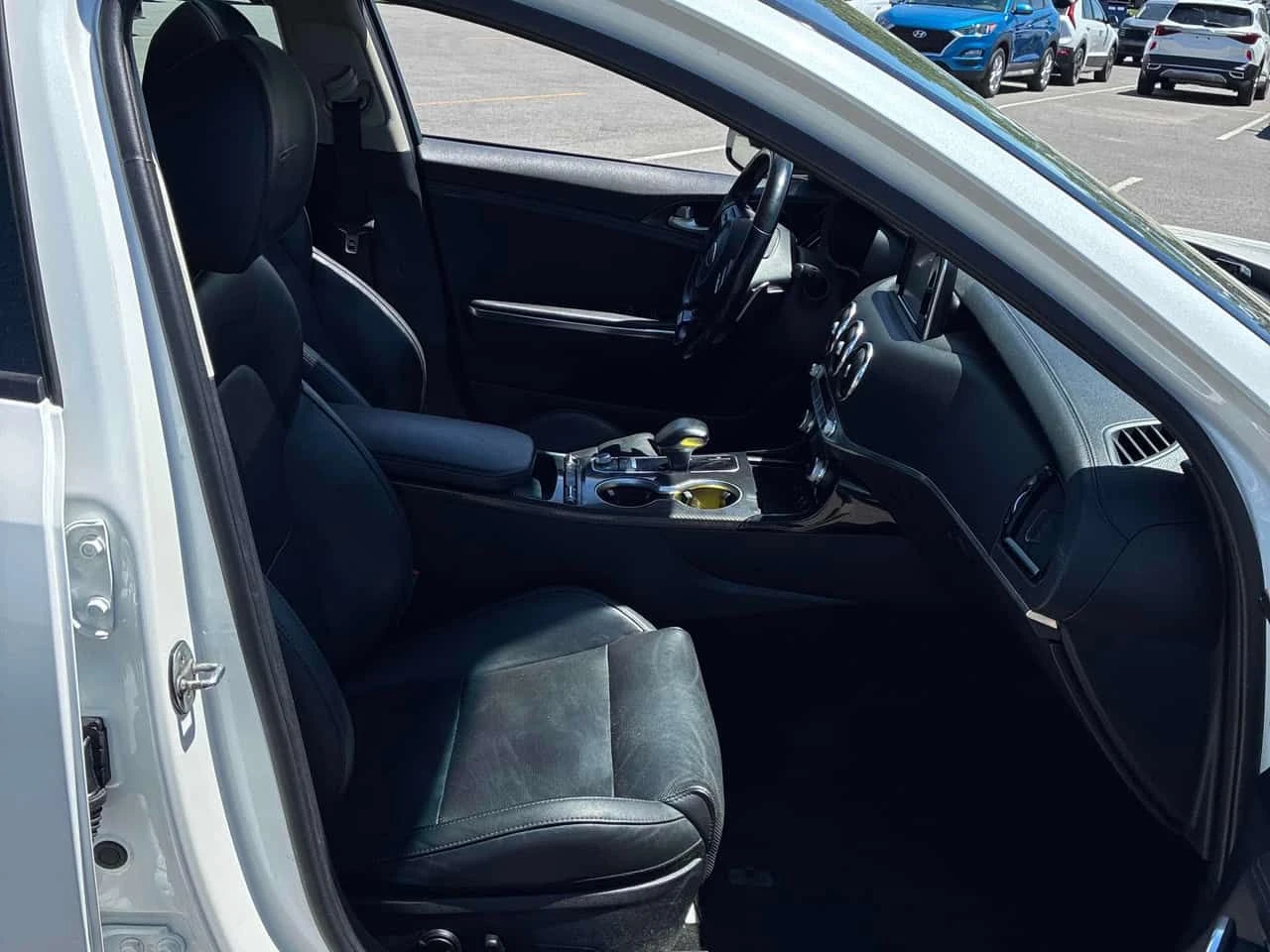 Kia Stinger * GT AWD * CARFAX * ЦЕНА ДО БГ, снимка 16 - Автомобили и джипове - 54874024