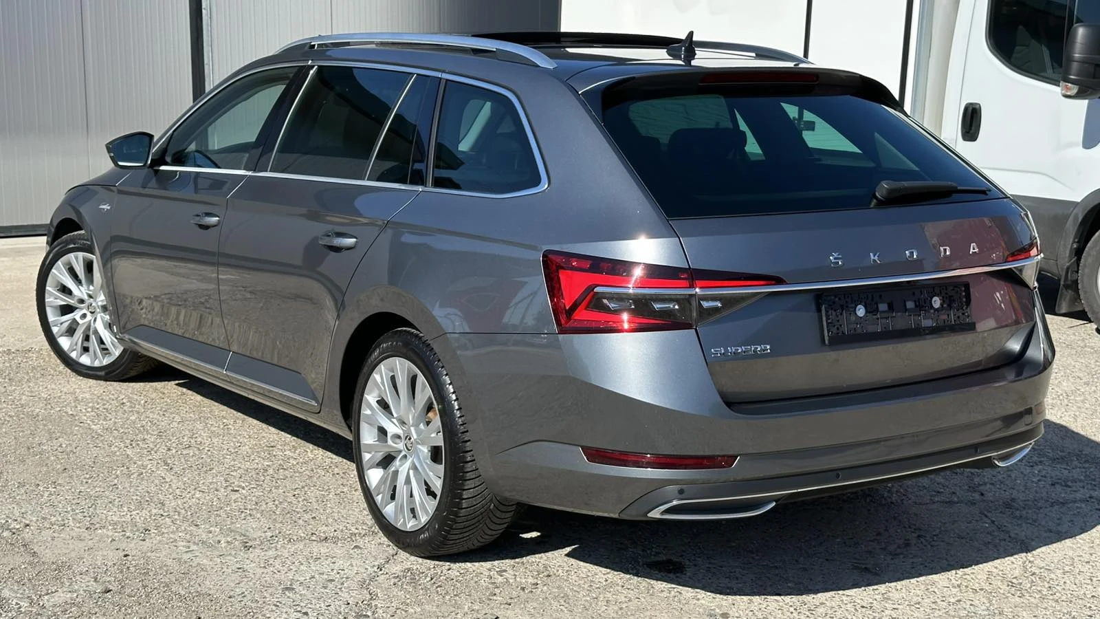 Skoda Superb Laurin & Klement, снимка 4 - Автомобили и джипове - 55056408