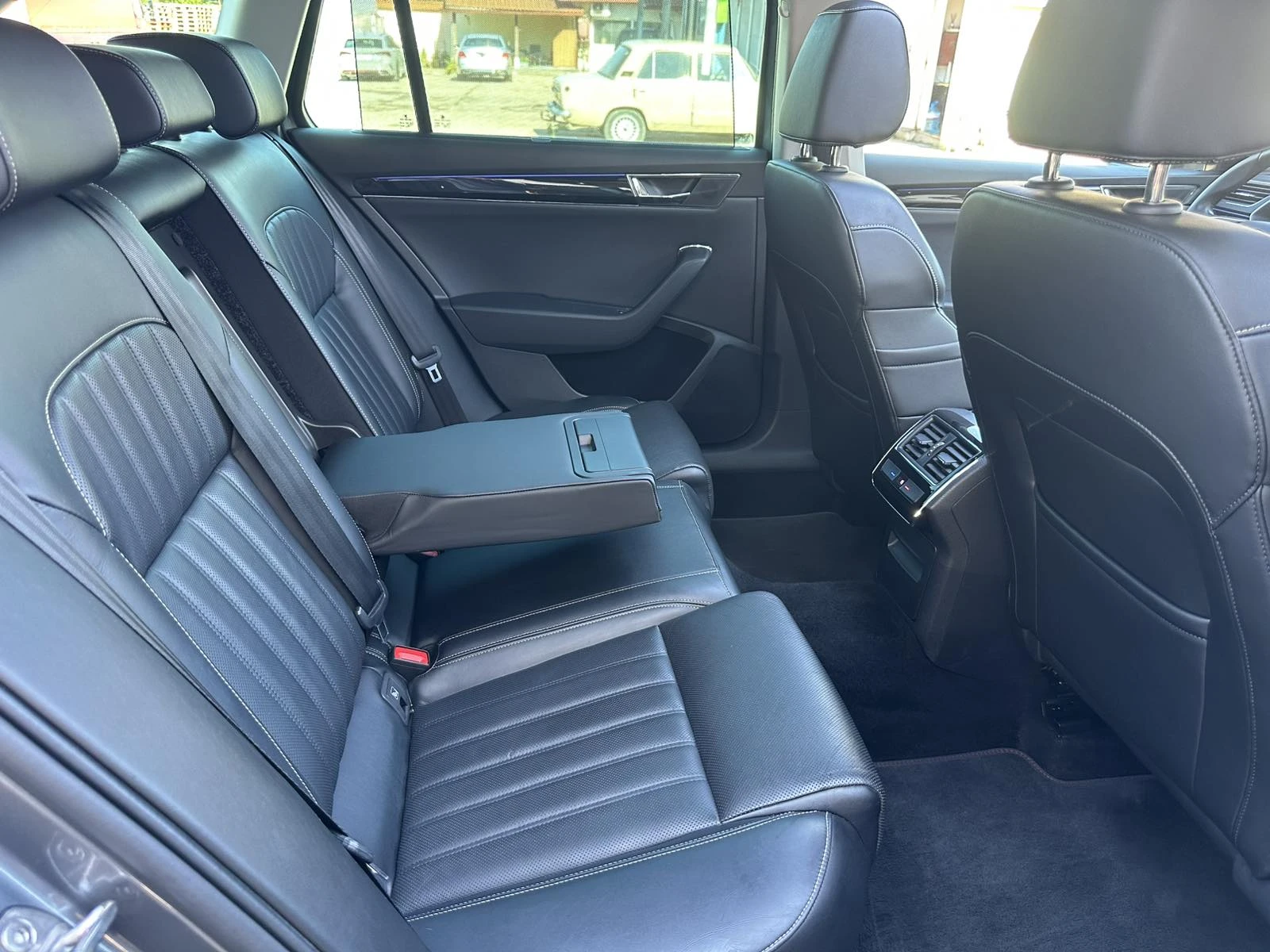 Skoda Superb Laurin & Klement, снимка 12 - Автомобили и джипове - 55056408