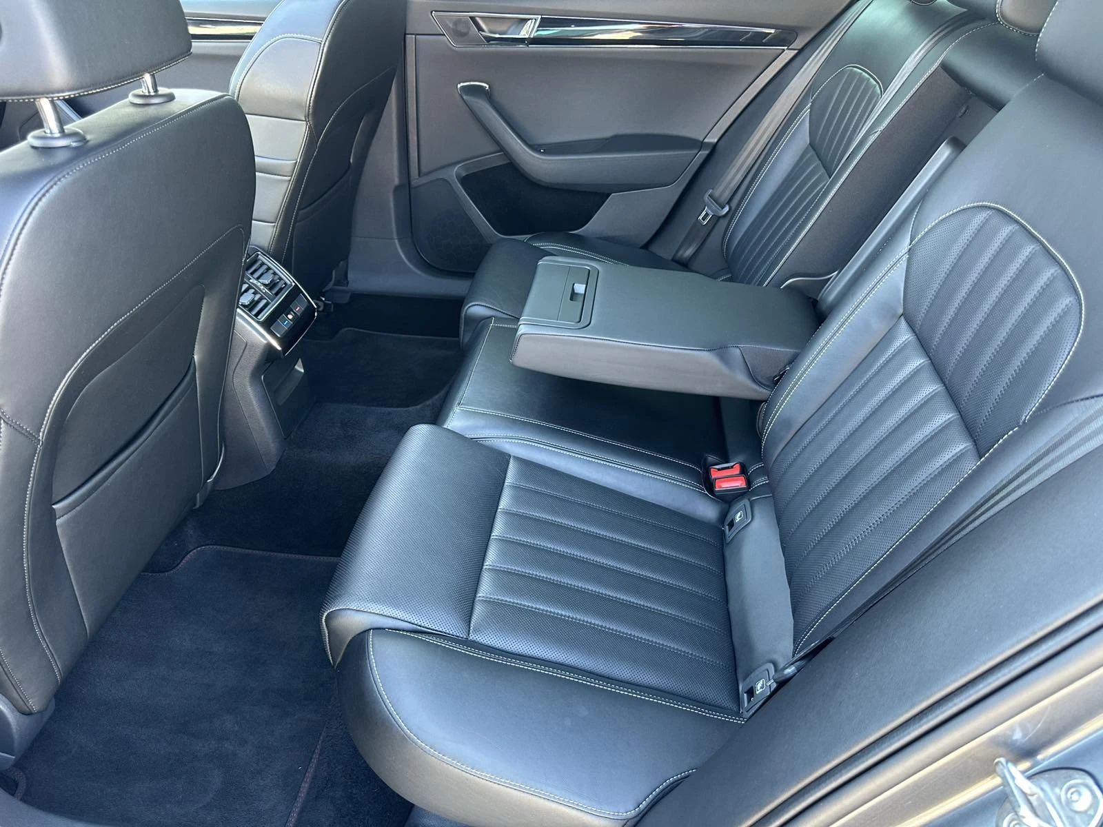 Skoda Superb Laurin & Klement, снимка 10 - Автомобили и джипове - 55056408