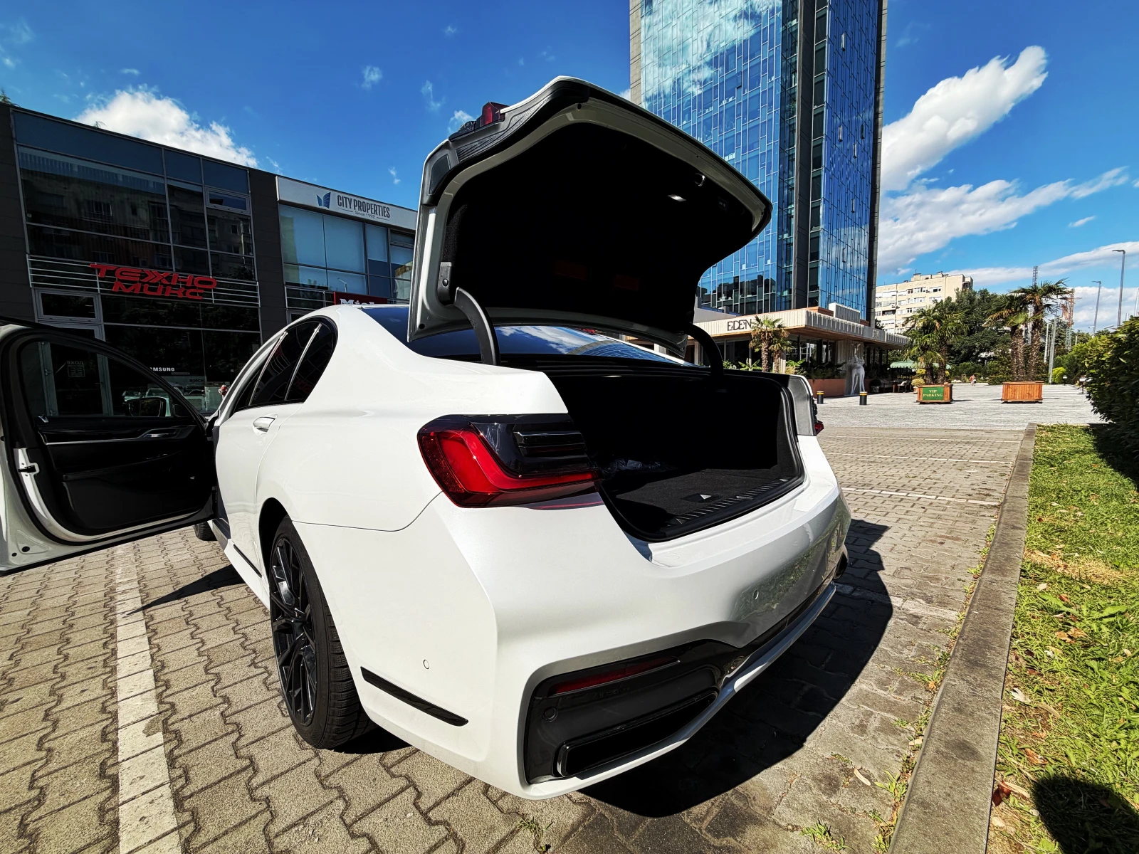 BMW 745 M Sport Package, снимка 15 - Автомобили и джипове - 55285335