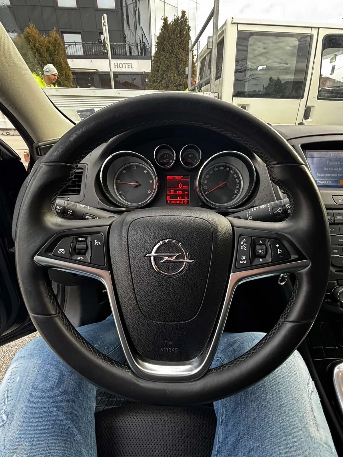 Opel Insignia, снимка 6 - Автомобили и джипове - 55808533
