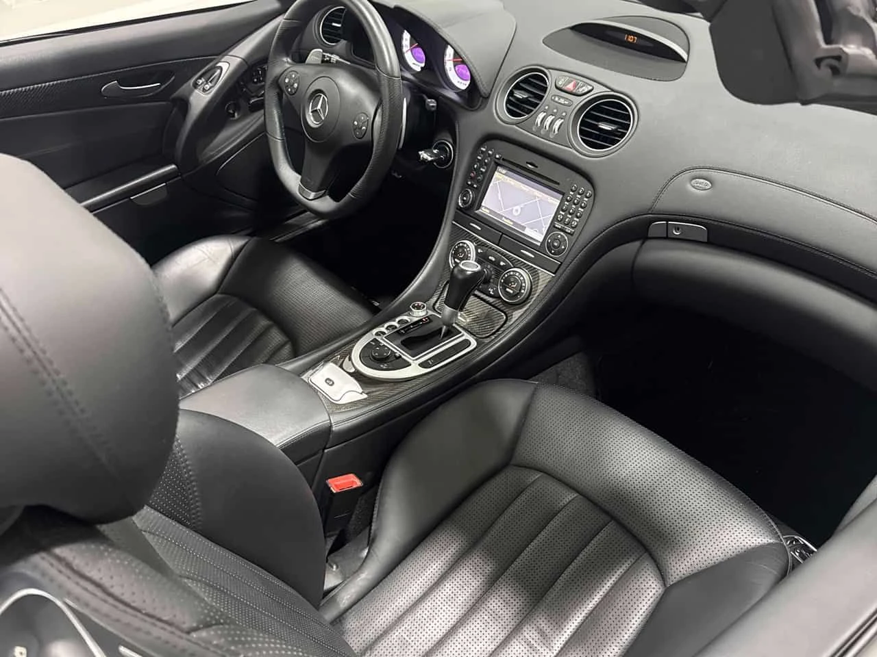 Mercedes-Benz SL * 6.2L AMG * АВТОКРЕДИТ БЕЗ ПЪРВОНАЧАЛНА ВНОСКА* , снимка 15 - Автомобили и джипове - 55500950
