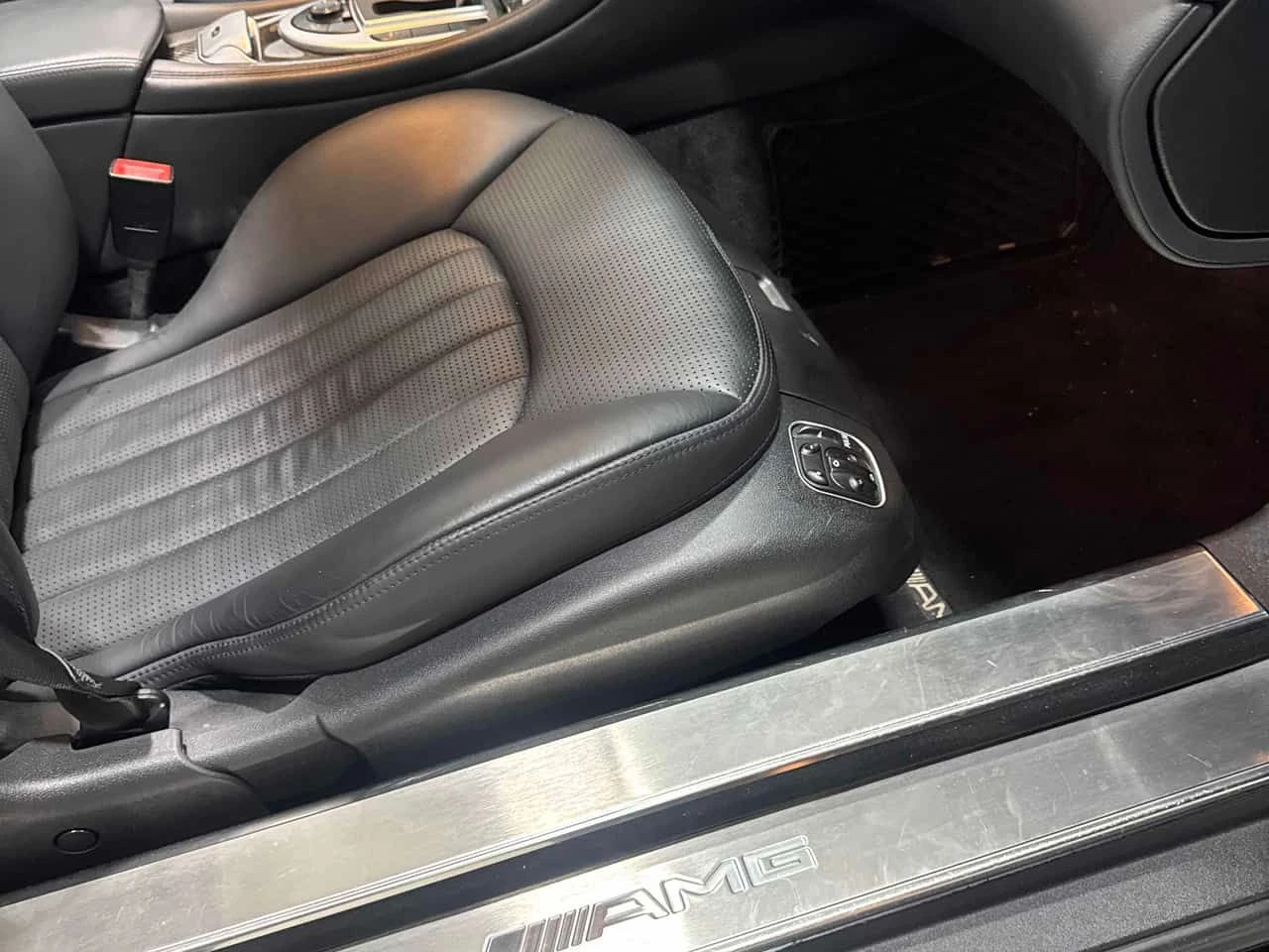 Mercedes-Benz SL * 6.2L AMG * АВТОКРЕДИТ БЕЗ ПЪРВОНАЧАЛНА ВНОСКА* , снимка 16 - Автомобили и джипове - 55500950