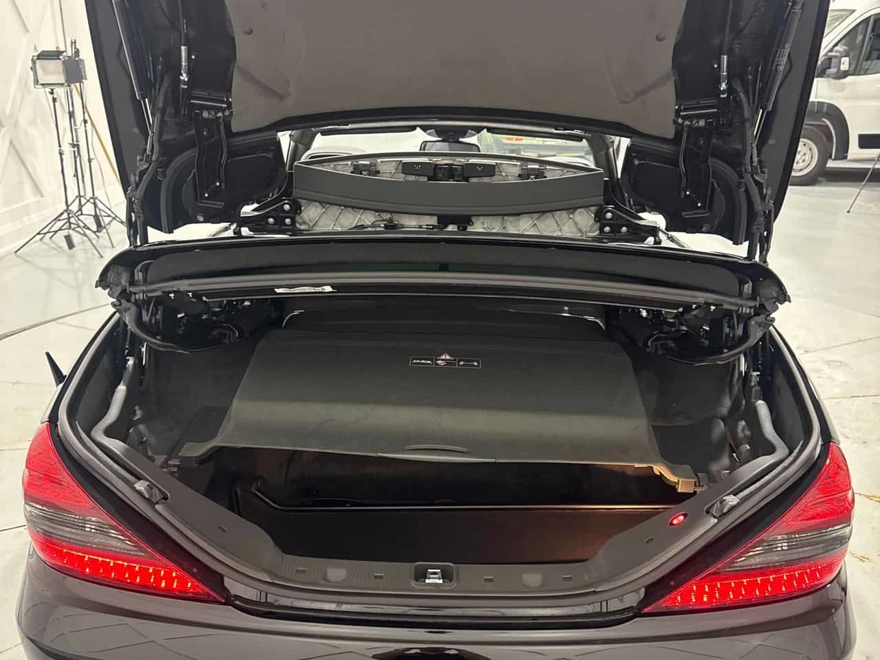 Mercedes-Benz SL * 6.2L AMG * АВТОКРЕДИТ БЕЗ ПЪРВОНАЧАЛНА ВНОСКА* , снимка 14 - Автомобили и джипове - 55500950