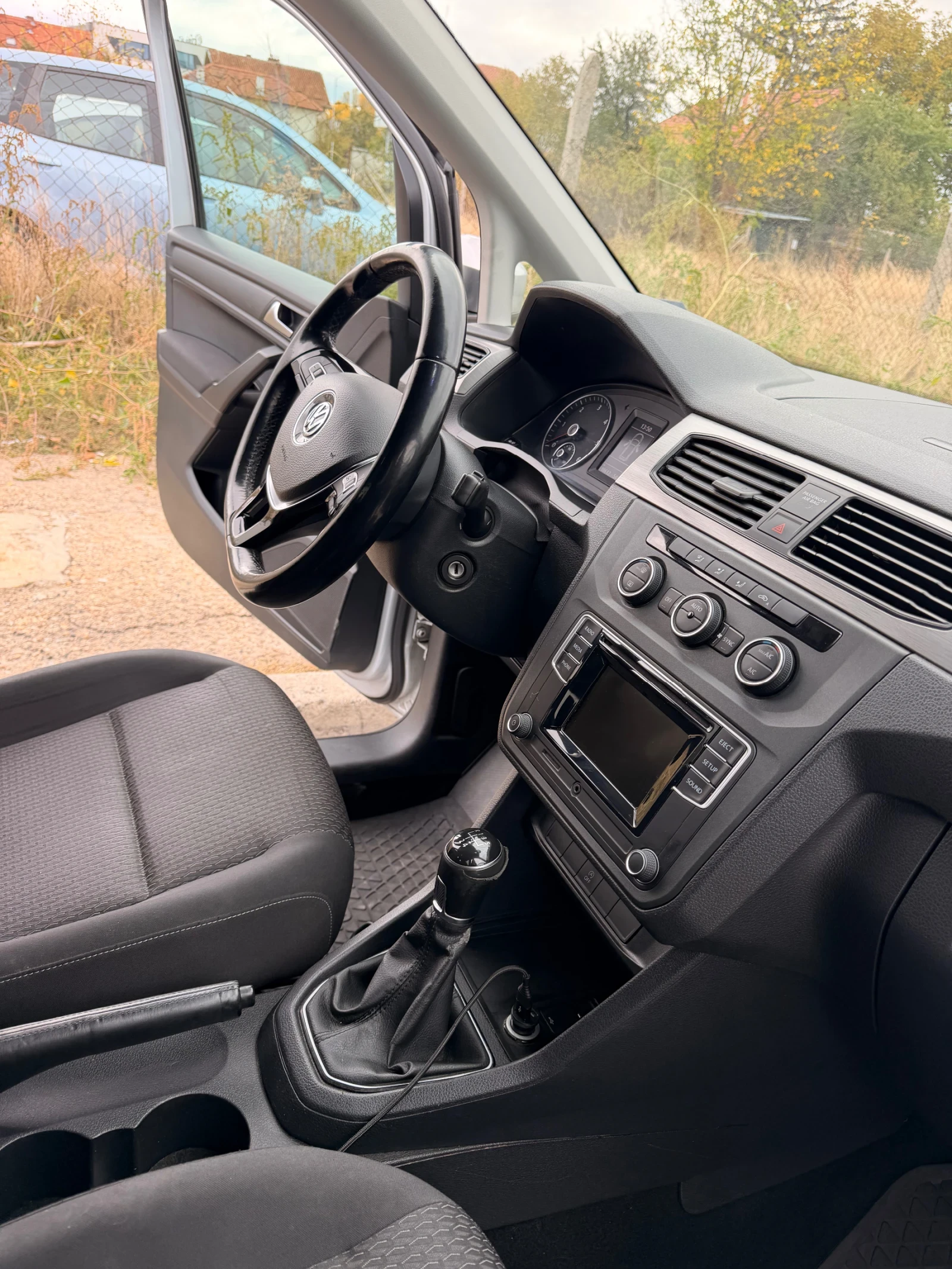 VW Caddy, снимка 3 - Автомобили и джипове - 56707323