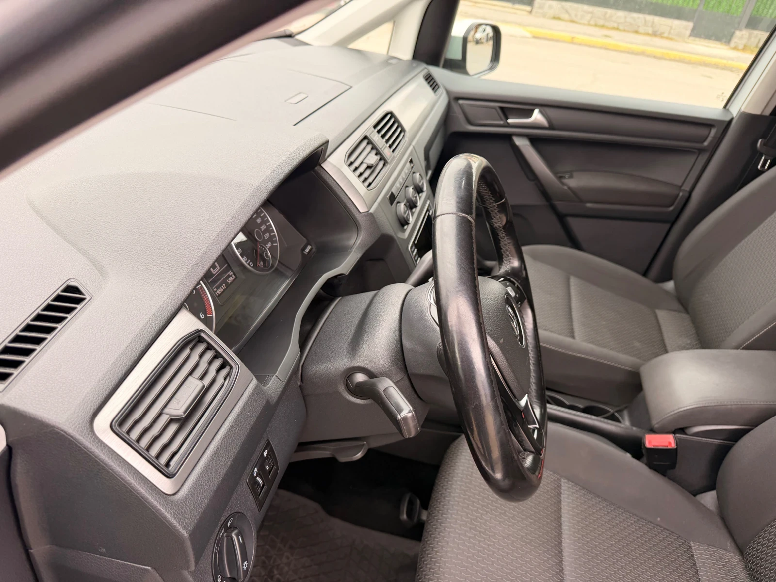 VW Caddy, снимка 2 - Автомобили и джипове - 56707323