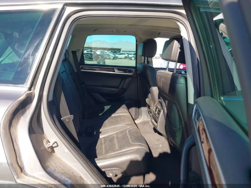 VW Touareg 3.0L V-6 DI, DOHC, VVT, TURBO, 225HP All Wheel, снимка 13 - Автомобили и джипове - 52938669