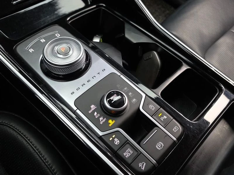 Kia Sorento Diesel 2.2 4WD| 202к.с.| ВКЛ.ТЕХНОТЕСТ, снимка 9 - Автомобили и джипове - 55346591